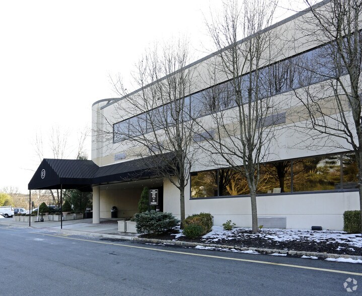 More Photos Of 83 Hanover Rd, Florham Park Medical For Lease