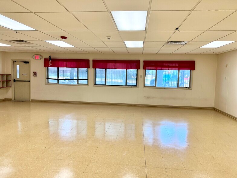 More Photos Of 6912 Ohio Dr, Plano Daycare Center For Sale