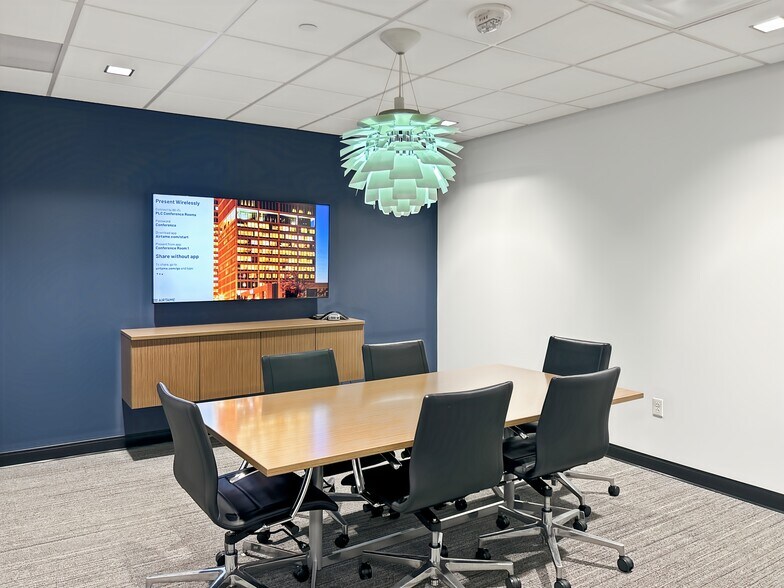 More Photos Of 7733 Forsyth Blvd, Clayton Coworking Space