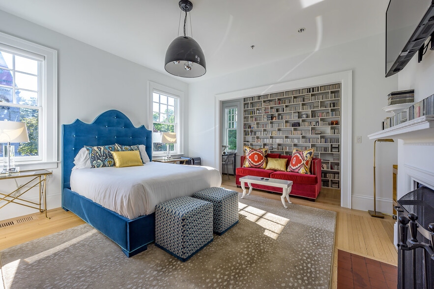 More Photos Of 2 Kemble St, Lenox Hospitality For Sale