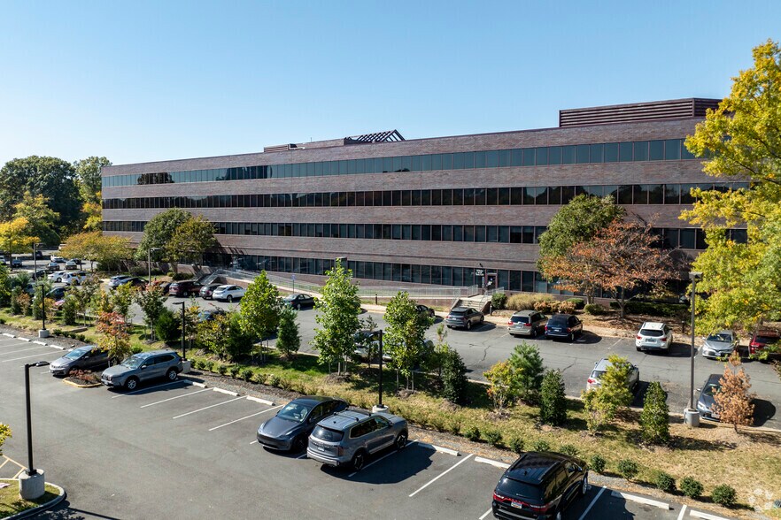 More Photos Of 381 Elden St, Herndon Office For Sale