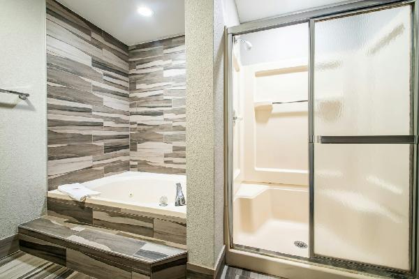 More Photos Of 17550 Rosbough Blvd, Middleburg Heights Hotel For Sale