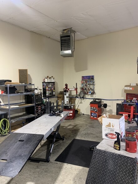 More Photos Of 2442 SE 1st St, Redmond Industrial For Lease