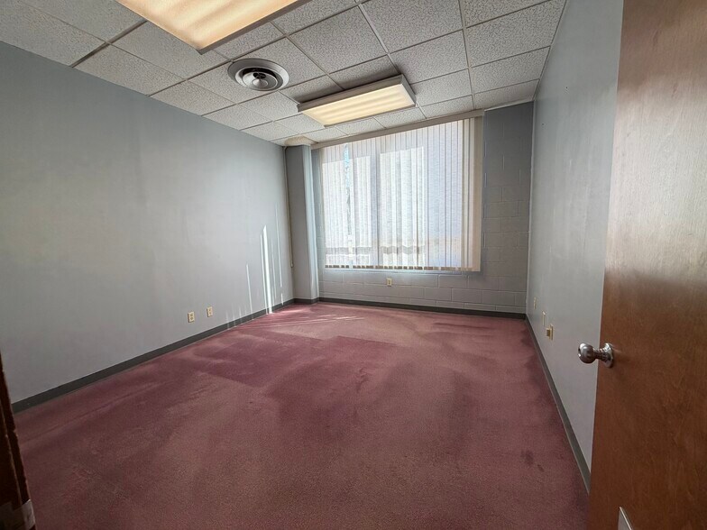 More Photos Of 1905 A St, South Sioux City Industrial For Sale