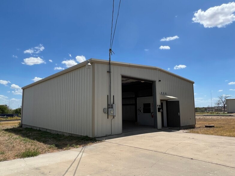 More Photos Of 408 E 2nd St, Taylor Warehouse For Lease