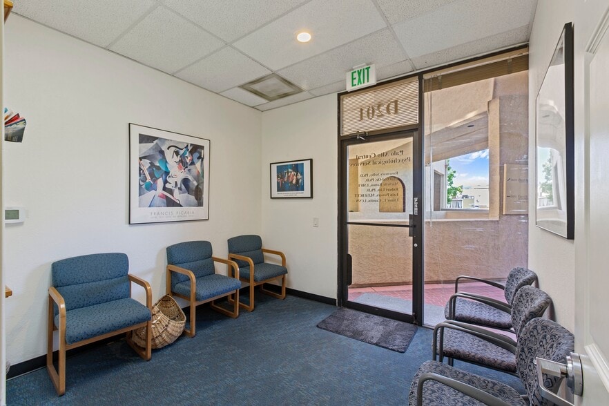 More Photos Of 2401-2417 Park Blvd, Palo Alto Office For Sale