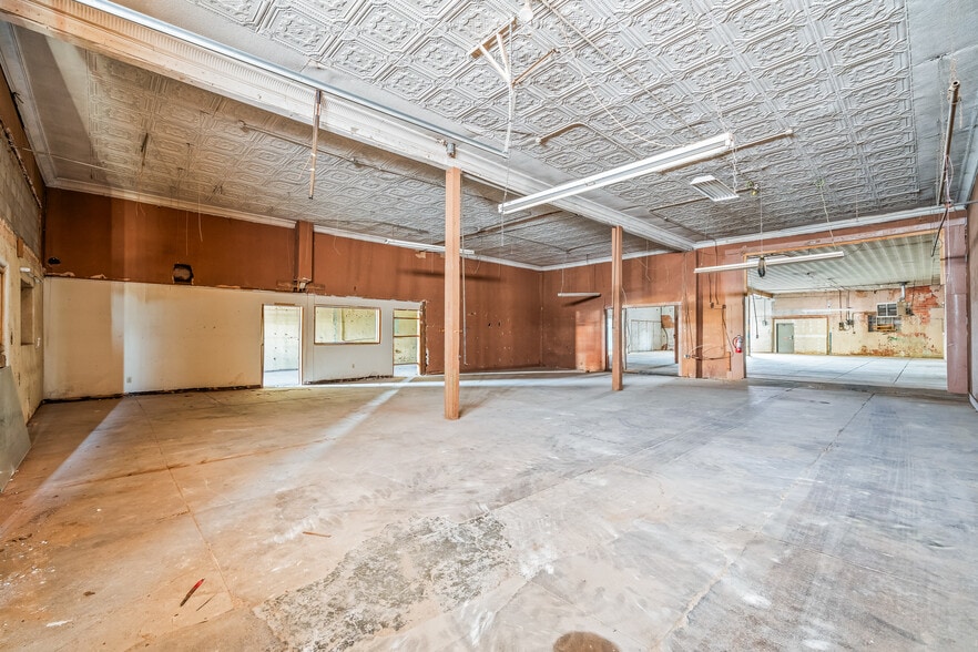 More Photos Of 1301 Buddy Holly Ave, Lubbock Warehouse For Sale