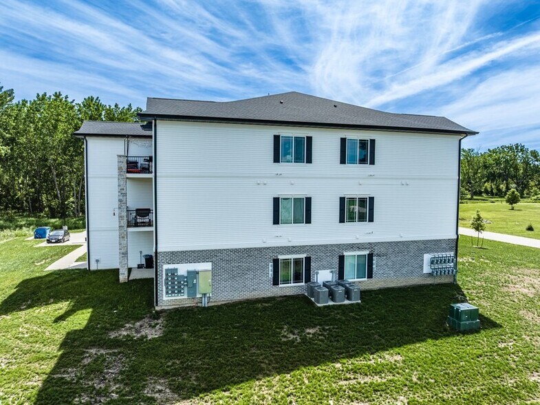 More Photos Of 605 E 1st St, Monticello Apartments For Sale