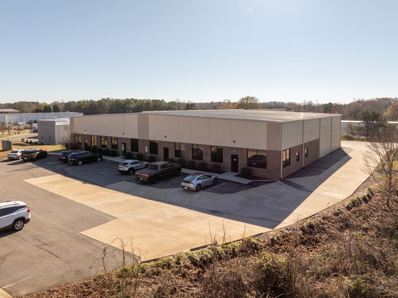 More Photos Of 129 Oakpark Dr, Mooresville Light Manufacturing For Lease