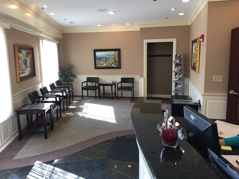 More Photos Of 6 E Saint Charles Rd, Lombard Medical For Lease