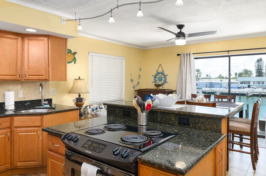 More Photos Of 125 110th Ave, Treasure Island Apartments For Sale