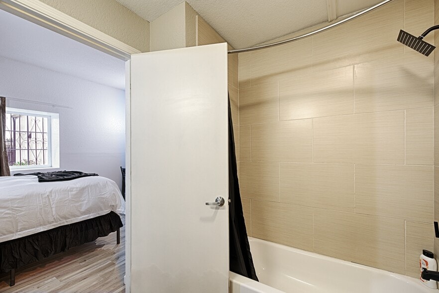 More Photos Of 110 S Main, Dilley Hotel For Sale