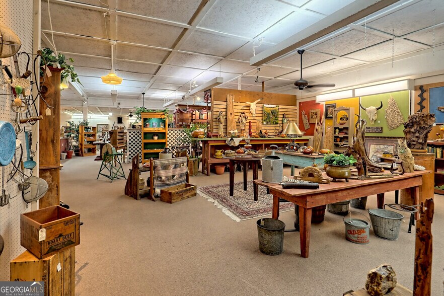 More Photos Of 1093 Franklin St, Dillard Storefront For Sale