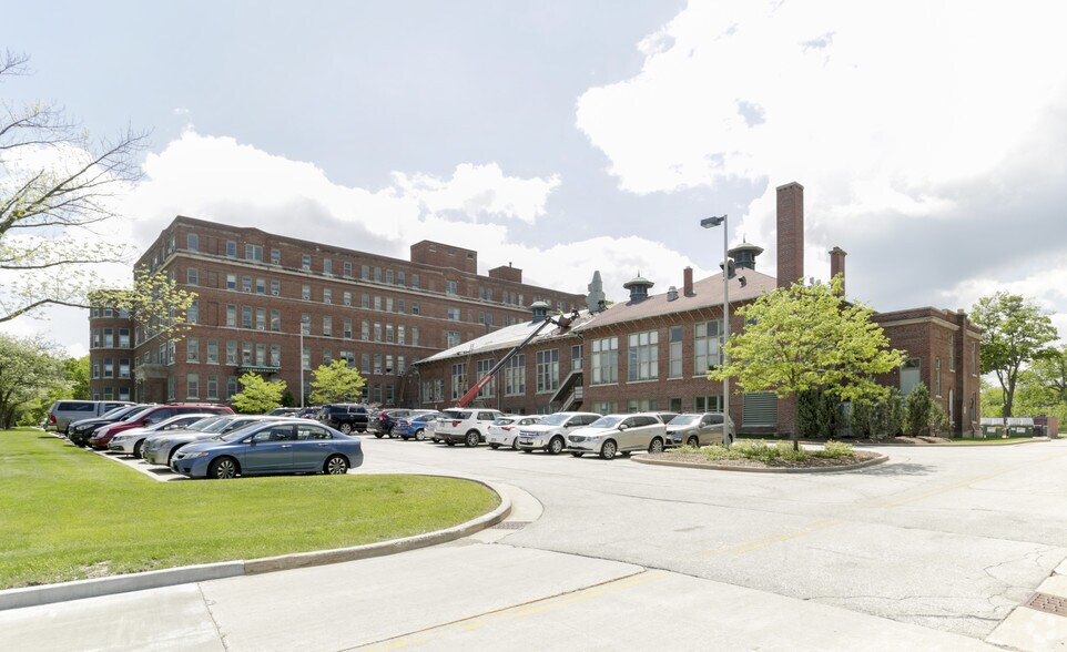 More Photos Of 10437 W Innovation Dr, Milwaukee Office For Lease