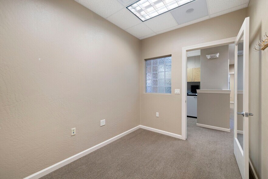 More Photos Of 1600 W University Ave, Flagstaff Medical For Sale