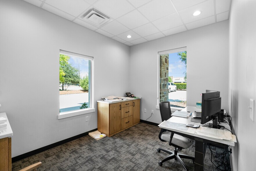 More Photos Of 351 W Southlake Blvd, Southlake Medical For Sale