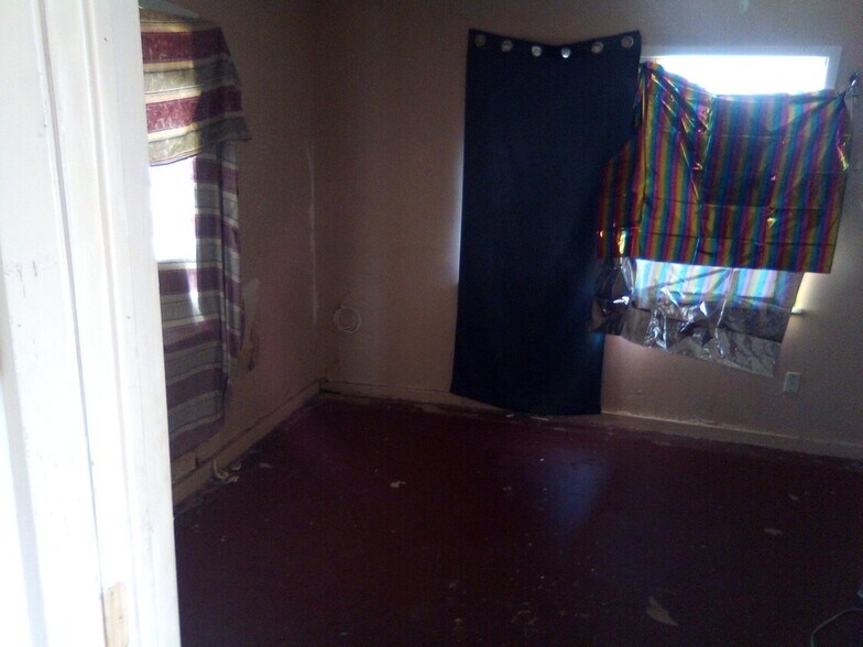 More Photos Of 386 S Commerce St, Big Wells Land For Sale