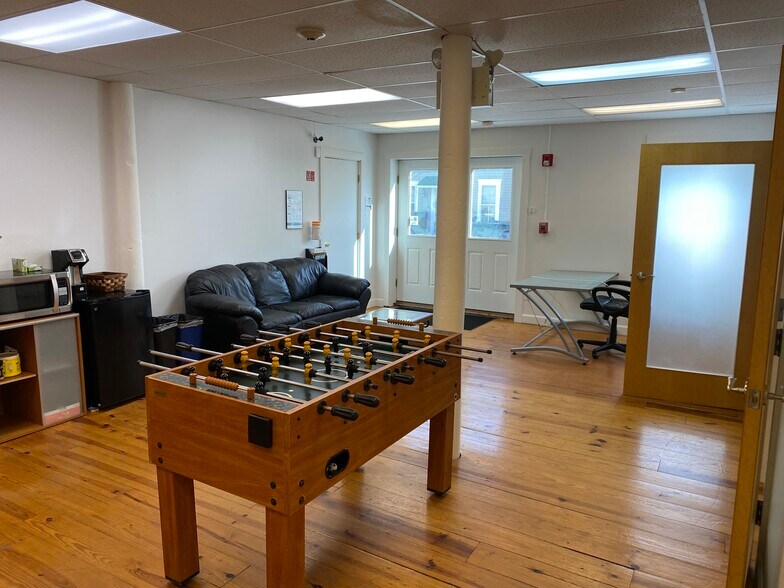 More Photos Of 7 Main St, North Kingstown Storefront Retail Office For Lease
