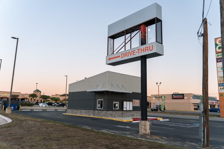 More Photos Of 9139 Grissom Rd, San Antonio General Retail For Lease
