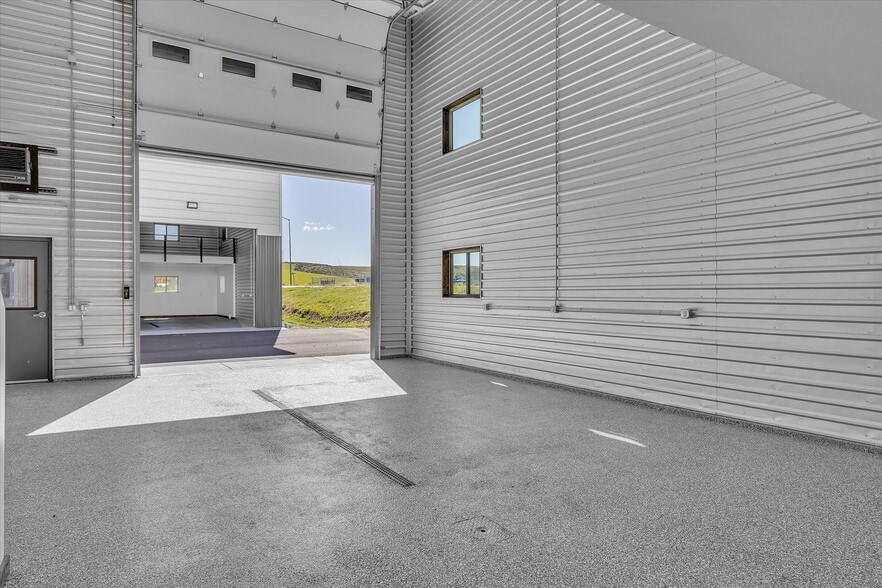 More Photos Of 453 Commerce St, Hayden Office For Sale