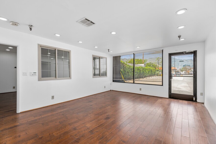 More Photos Of 713 N Victory Blvd, Burbank Warehouse For Lease