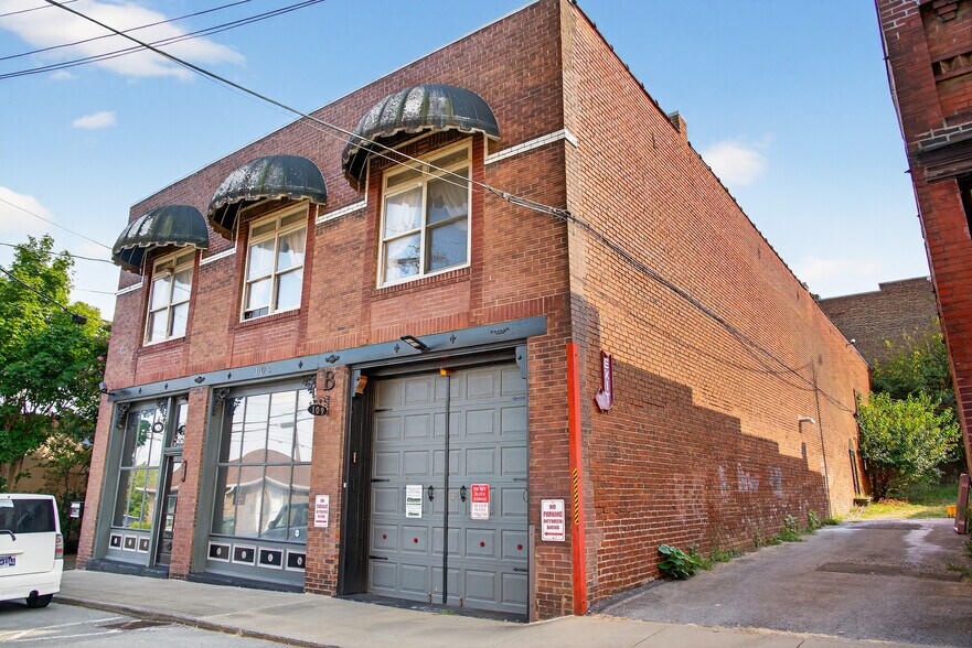 More Photos Of 109 7th Ave E, Springfield Flex For Sale