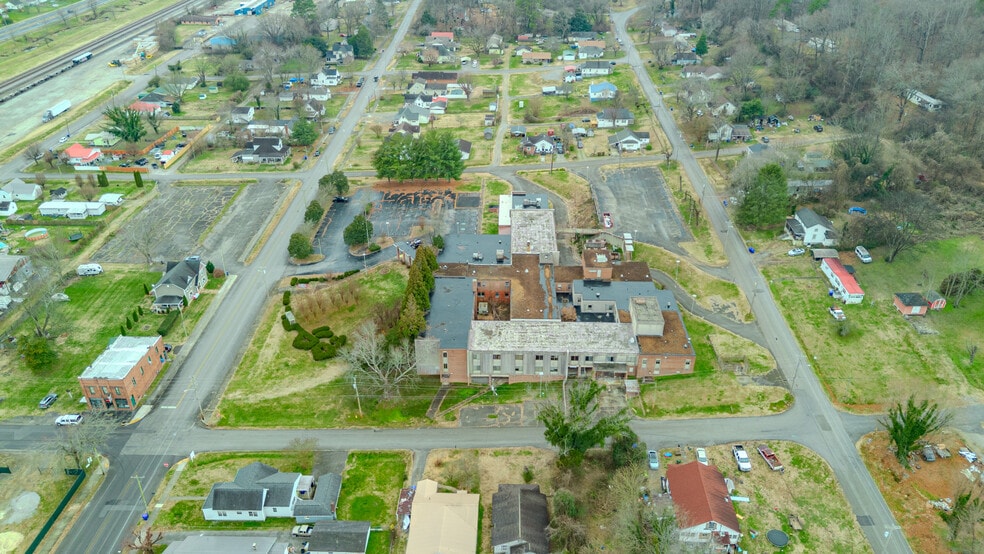 More Photos Of 241 S Chamberlain Ave, Rockwood Assisted Living For Sale