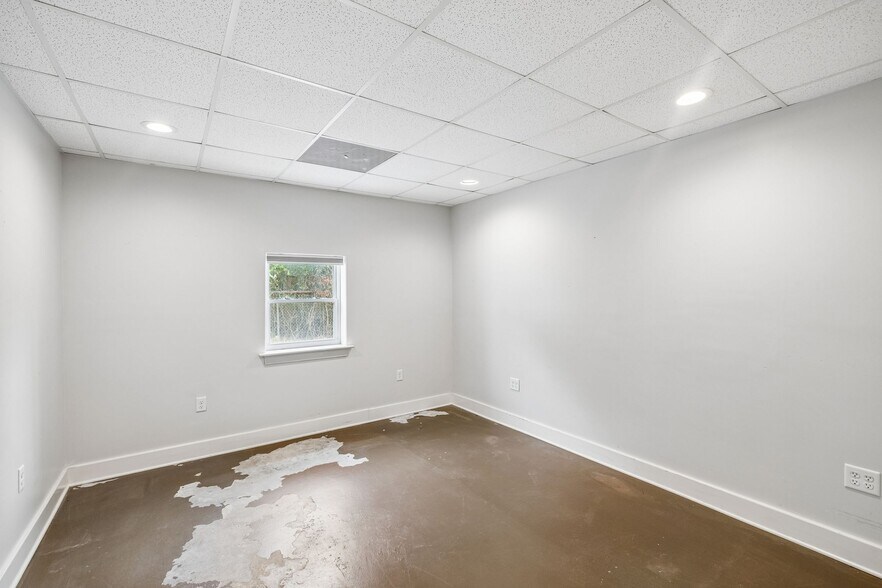 More Photos Of 1719 Signal Point Rd, Charleston Self Storage For Sale