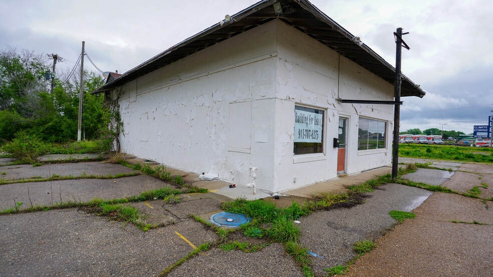 More Photos Of 110 NE Us-24 Hwy, Topeka Land For Sale