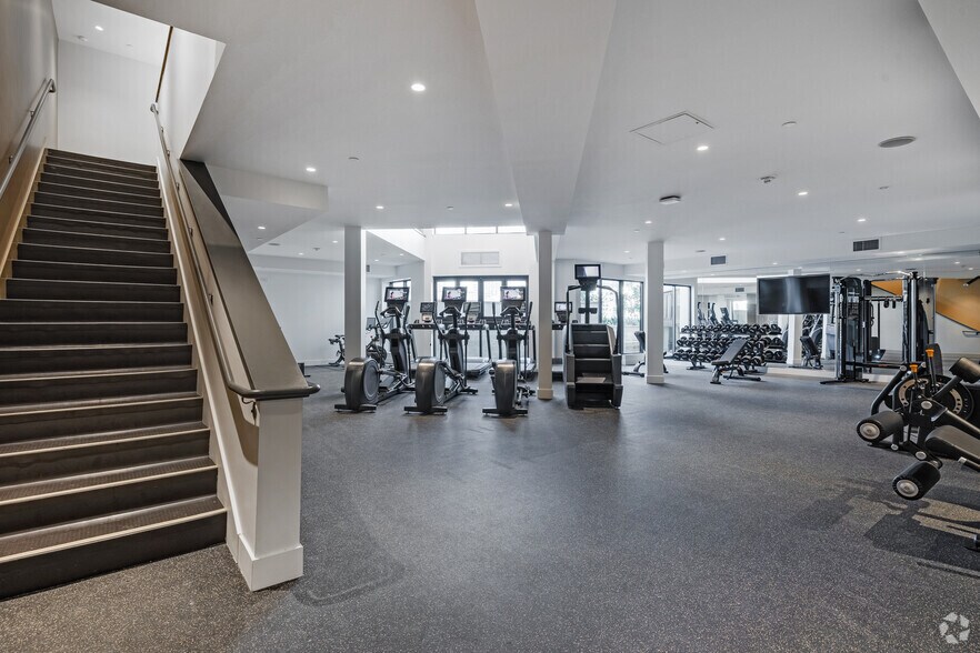 More Photos Of 1340 S Hill St, Los Angeles Apartments For Lease