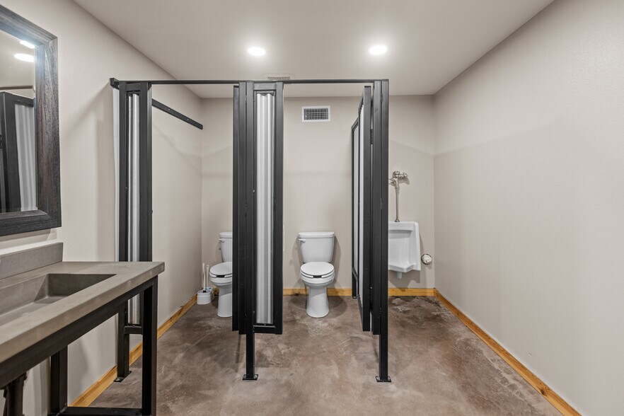 More Photos Of 151 5th St st, Honey Grove Flex For Sale