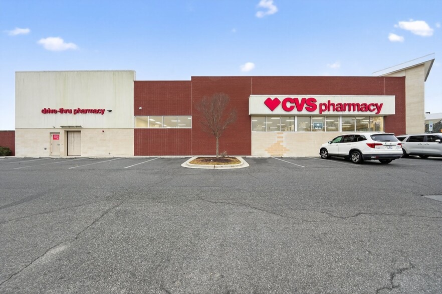 More Photos Of 4000 Battleground Ave, Greensboro Drugstore For Sale