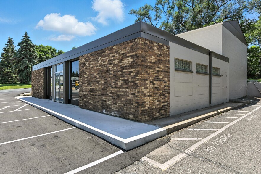 More Photos Of 2324 Vermillion St, Hastings Freestanding For Sale