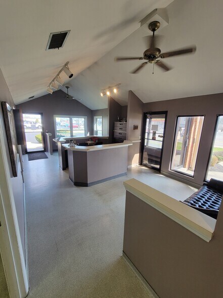 More Photos Of 3810 Dixie Hwy, Erlanger Veterinarian Kennel For Sale
