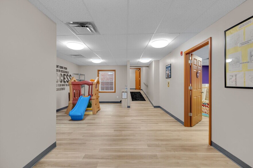 More Photos Of 10455-10499 N College Ave, Carmel Office For Sale