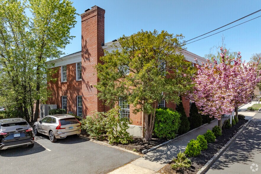 More Photos Of 30 E Elm St, Greenwich Office For Lease