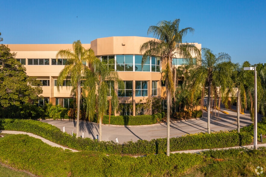 More Photos Of 1625 N Commerce Pky, Weston Medical For Lease