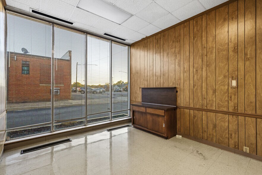 More Photos Of 704 N Cannon Blvd, Kannapolis Bank For Lease