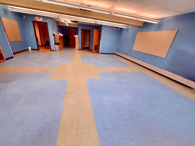 More Photos Of 924 N 8th St, Camden Distribution For Sale