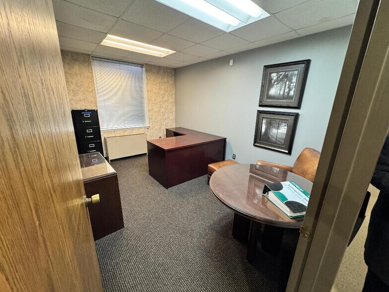 More Photos Of 333 E Main St, Muncie Office For Lease