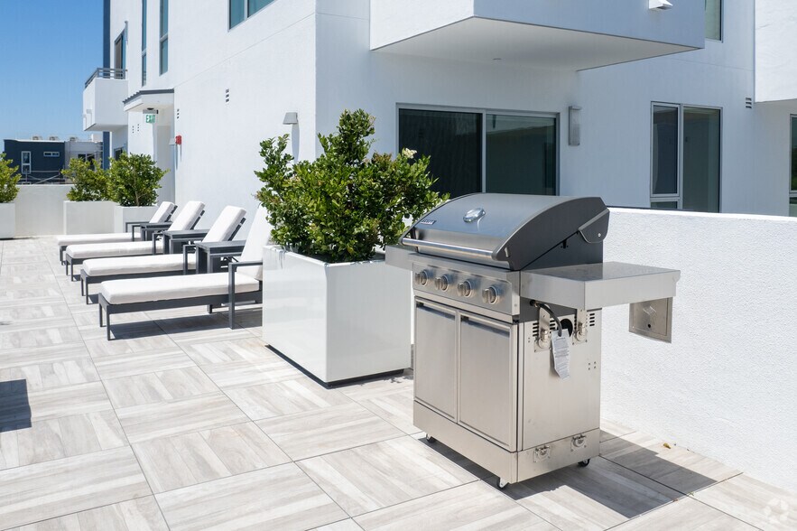 More Photos Of 4864 Melrose Ave, Los Angeles Apartments For Lease