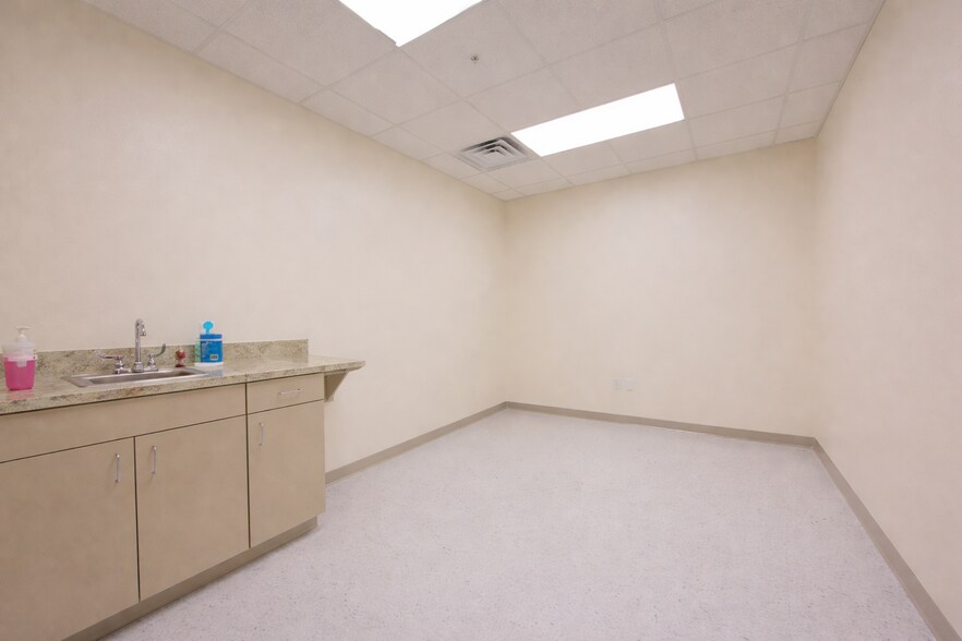 More Photos Of 3425 Lake Alfred Rd, Winter Haven Medical For Lease