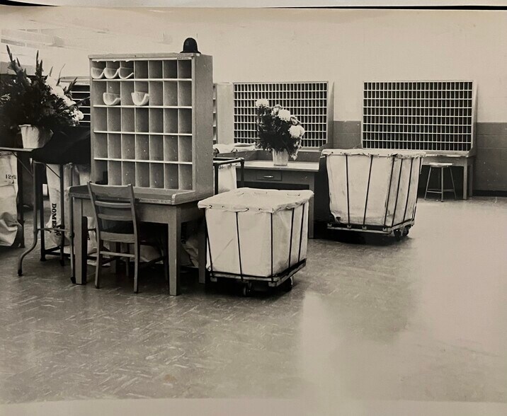 More Photos Of 215 E Division St, Amboy Post Office For Sale