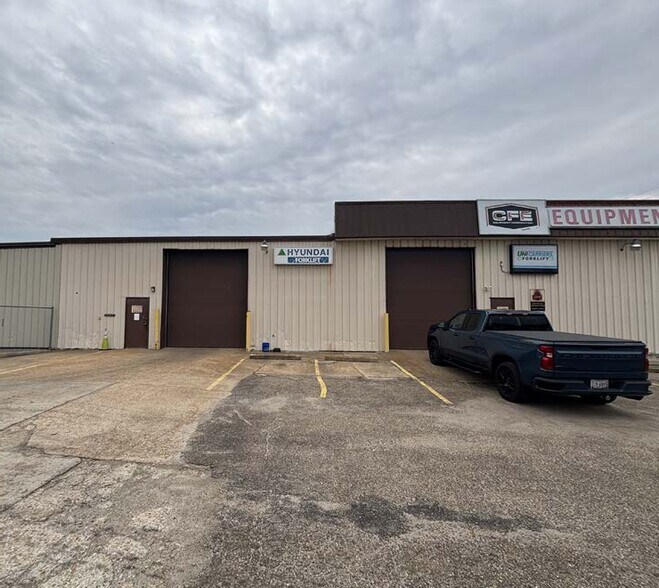 More Photos Of 818 Widgeon Rd, Norfolk Warehouse For Lease