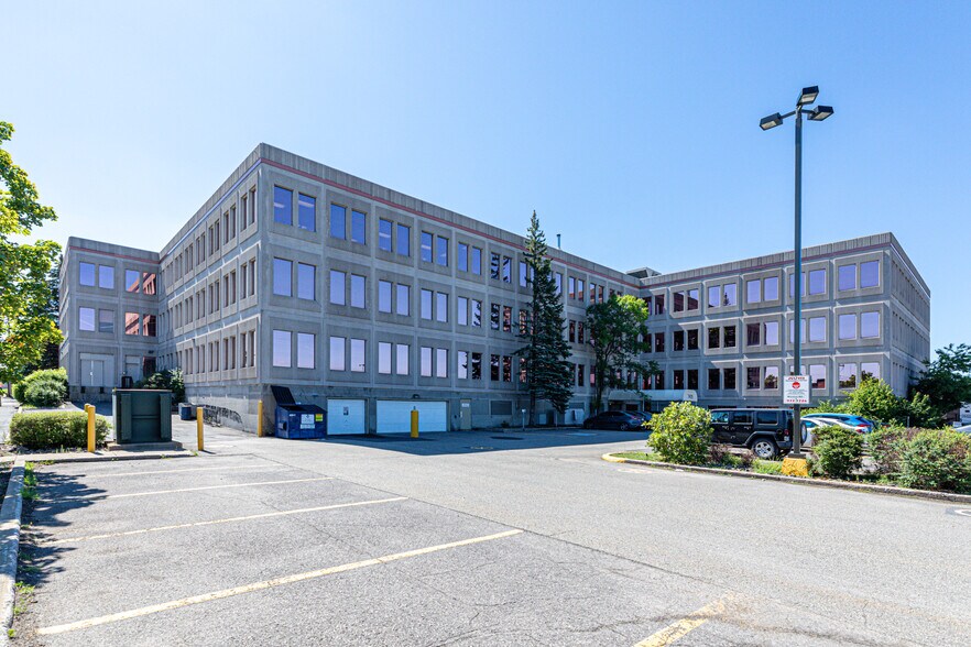 More Photos Of 7405 Rte Transcanadienne, Montréal Office For Lease