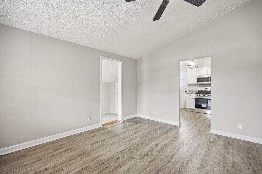 More Photos Of 1651 Donna Lynn Dr, Smyrna Office For Sale