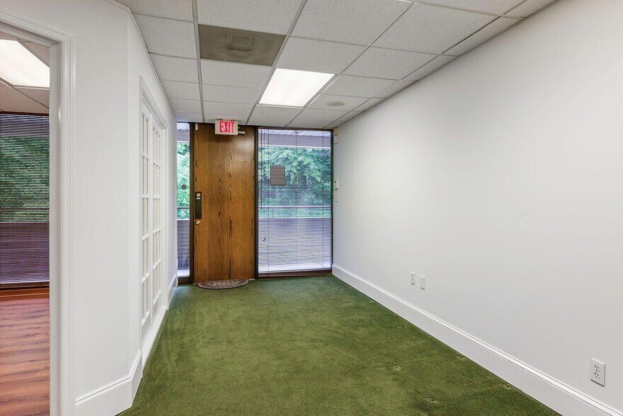 More Photos Of 1549 Clairmont Rd, Decatur Medical For Sale