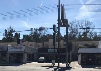 Primary Photo Of 22516 Ventura Blvd, Woodland Hills Freestanding For Lease