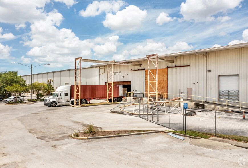 More Photos Of 6750 N Bryan Dairy Rd, Seminole Distribution For Sale
