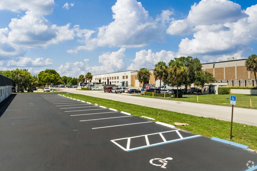 More Photos Of 4255 Westroads Dr, Riviera Beach Unknown For Lease